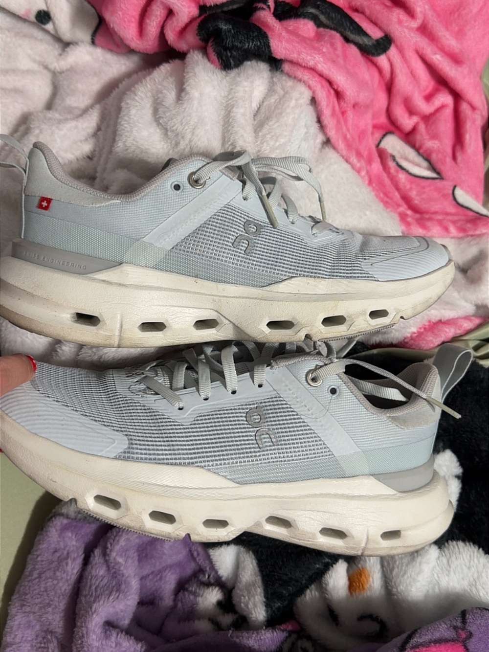 On Running Women’s Light Gray/White Sneakers